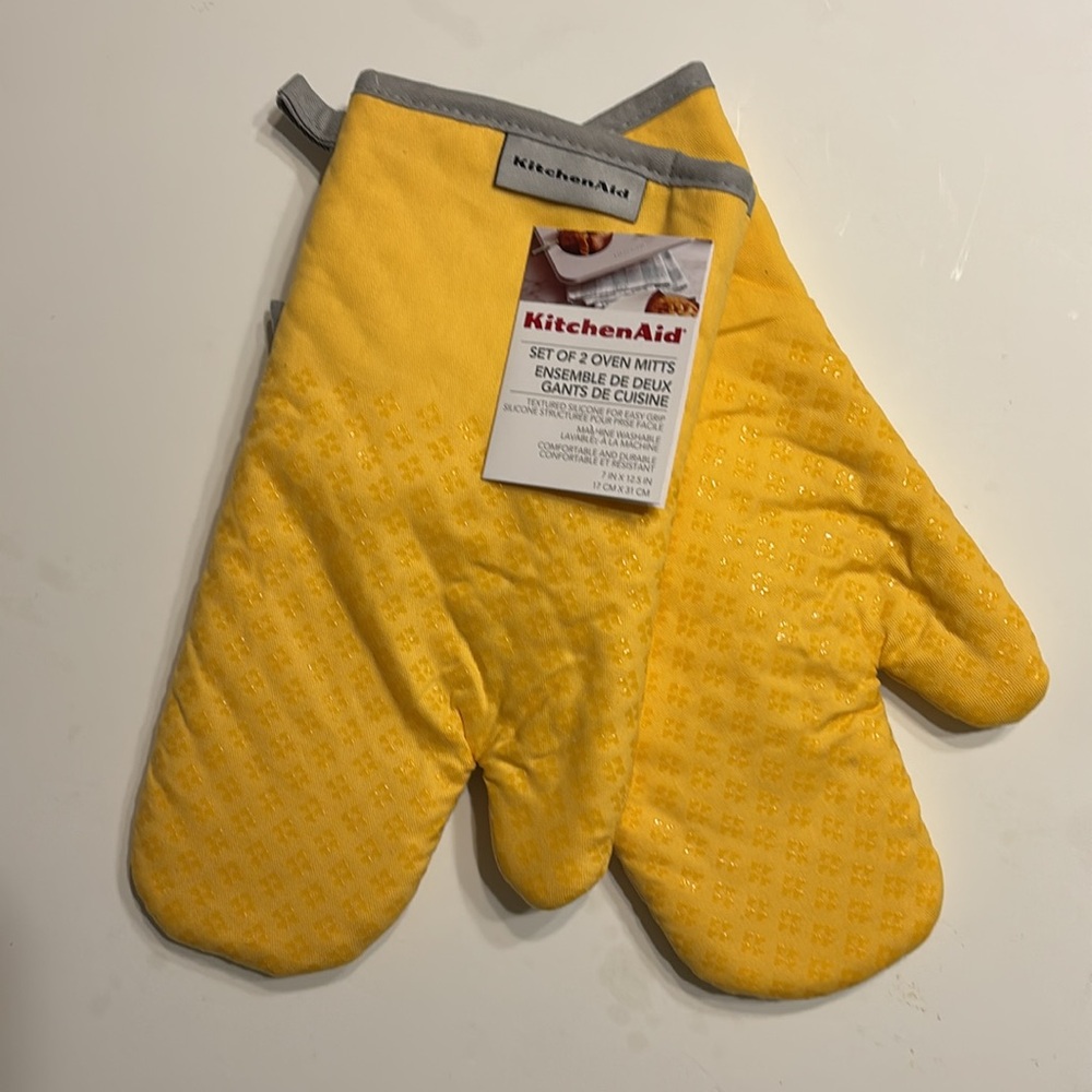 KitchenAid Yellow Oven Mitt Set - Picture 3 of 11